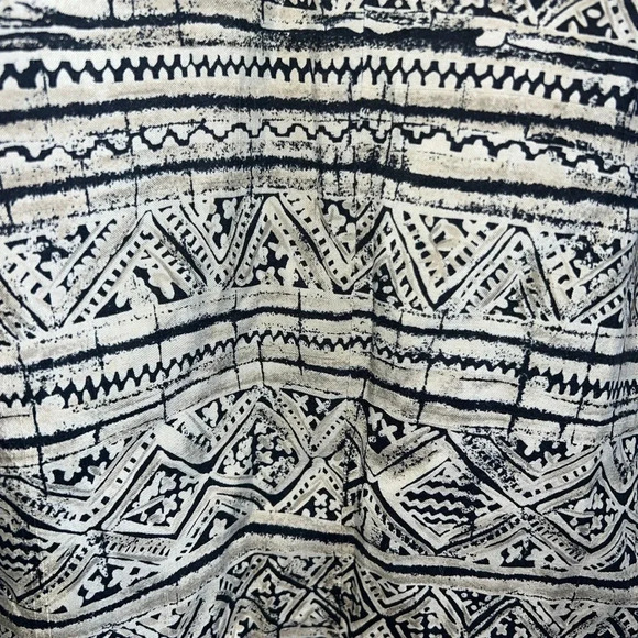 Jones New York Vintage 100% Silk Black and Tan Jacket Size 4P, Aztec, Classy - Picture 8 of 9